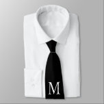 Monogramme personnalisé et Cravate de nom<br><div class="desc">Monogramme personnalisé et cadeau de nom caractéristiques monogramme personnalisé et nom dans le style de police serif classique. Parfait comme cadeaux de fête des pères pour papa,  cadeaux pour les groomsmen et pour toute occasion spéciale.</div>