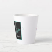 Monogramme personnalisé Nom du script Latte Mug (Devant)