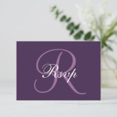 Monogramme pourpre | Carte RSVP de mariage élégant (Debout devant)