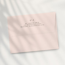 Monogramme rose blush sur le rabat arrière d'adres