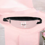 Monogramme rose mignon Nom de la fille Script<br><div class="desc">Sortez avec style avec le Pink Cute Monogram Name Girl's Script Fanny Pack. Cet accessoire branché présente un design rose vif charmant avec un monogramme de script ludique, parfait pour ajouter une touche de flair personnalisé à toute tenue. Fabriqué à partir d'un matériau durable et léger, il offre un grand...</div>