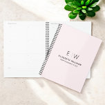 Monogramme rose vif professionnel - Entreprise ini<br><div class="desc">Restez organisé en style avec ce planificateur de carnet initial monogramme professionnel. Doté d'un design épuré et minimaliste et d'un monogramme audacieux sur la couverture, ce carnet est parfait pour les professionnels, les étudiants ou toute personne qui apprécie la papeterie personnalisée. Ses pages de haute qualité sont idéales pour noter...</div>