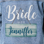 Monogramme rustique de la mariée côtière mariage<br><div class="desc">Bachelorette Bachelorette Monogramme Aquarelle Bleu Jean Denim Veste. Coutume Monogram Bridesmaid,  Bridal Party,  Bachelorette parties ou l'événement mariage."Quelque chose de bleu "Jean Denim Jacket. Si vous voulez quelque chose de spécial pour marquer l'occasion,  cette veste personnalisée est le cadeau parfait pour votre tribu B,  mariage ou Bachelorette Party, </div>