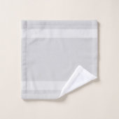 Monogramme sur les tons gris argenté légers (Gant de toilette)
