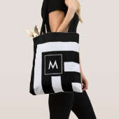 Monogramme sur Sac fourre-tout rayé noir et blanc (De près)