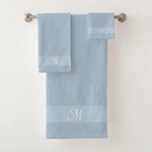 Monogramme sur serviettes de bain de teintes bleue