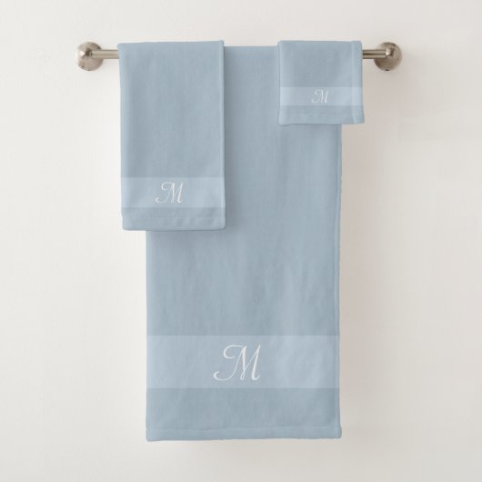 Monogramme sur serviettes de bain de teintes bleue (En situation)