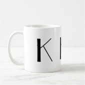 Monogramme tasse moderne noire et blanche de K (Gauche)