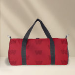 monogramme tendance, rouge<br><div class="desc">Voici le "Monogramme tendance" - un sac à duffle moderne et rouge monogrammé conçu exclusivement par PixeliaDesigns. Ce sac rouge éclatant combine un design simple et simple avec un monogramme personnalisé et à motifs, conçu à l'aide d'une police tendance et à jour qui ajoute une touche unique à votre style....</div>