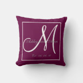 Monogramme violet de vin Mariage Keepsaké Coussin (Recto)