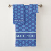 Monogrammed Bath Towel Set - Blue Snowflakes Bad Handdoek (Insitu)