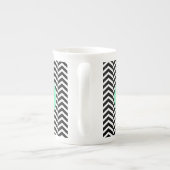 Monogrammed Black, White Zee Foam Chevron Pattern Porselein Kop (Achterkant)