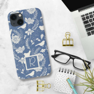 Monogrammed Blauw en Crème Vogels en Bloesems iPhone 13 Hoesje