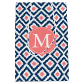 Monogrammed Blue en Coral Diamonds Ikat Pattern Medium Cadeauzakje (Voorkant)