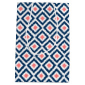 Monogrammed Blue en Coral Diamonds Ikat Pattern Medium Cadeauzakje (Achterkant)