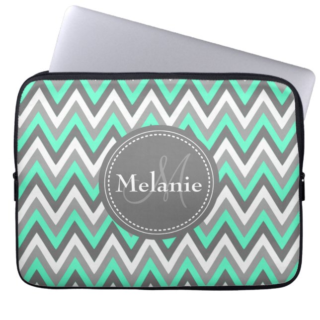 Monogrammed Blue & Gray Chevron Pattern Laptop Sleeve (Voorkant)