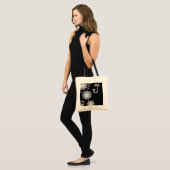 Monogrammed-canvas tassen:Zilveren grijze bloemen Tote Bag (Voorkant (model))