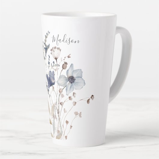 Monogrammed Chic Waterverf Blauwe Bloemen Latte Mok (Rechterhoek)