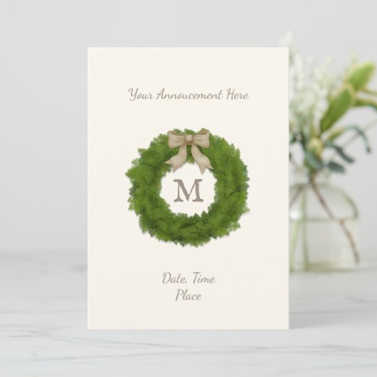 Monogrammed Cypress Evergreen Wreath Personalized Aankondiging (Staand voorkant)
