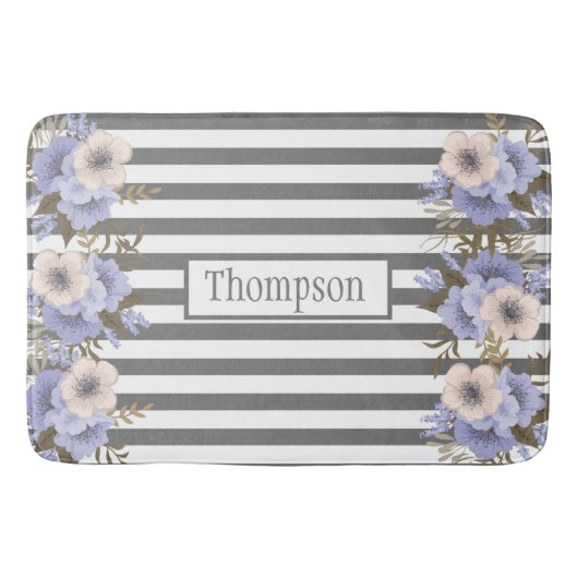 Monogrammed dusty blue matching-strepen badmat (Voorkant)