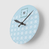 Monogrammed Elegant Blauw Stijlvolle Winter Sneeuw Ronde Klok (Hoek)