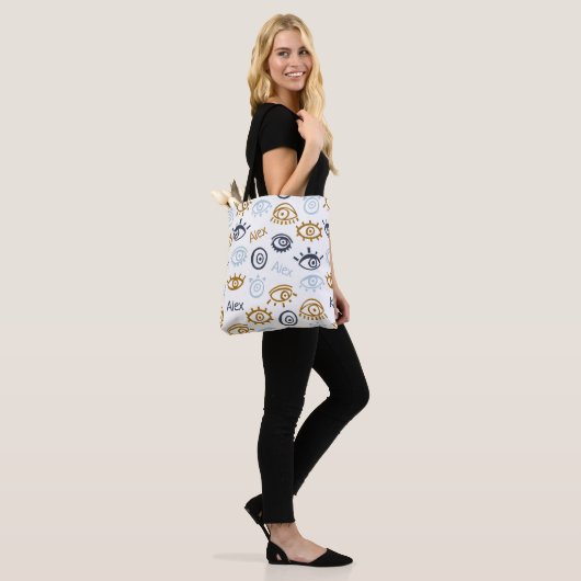 Monogrammed Evil Eye Pattern | Naam Canvas tas toe (Op model)