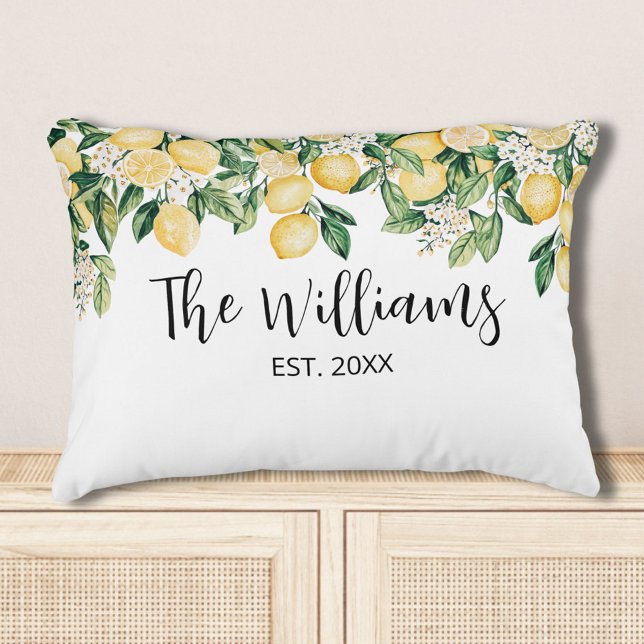 Monogrammed gele citroenboom accent kussen (In situ)