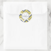 Monogrammed Gray Yellow Ikat Chevron Pattern Ronde Sticker (Tas)