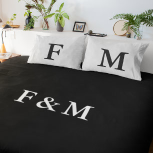 Monogrammed Hotel Chic Reversible Black & White Accent Kussen