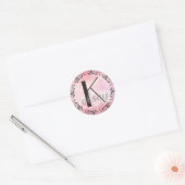 Monogrammed Initiaal Black en Pink Letter Sticker (Envelop)