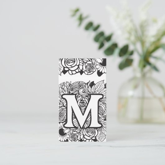 Monogrammed M Zwart-wit Bloemen QR Code Logo Visitekaartje (Staand voorkant)