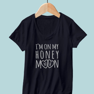 Monogrammed op mijn huwelijksreis vrouwen V-hals T T-shirt