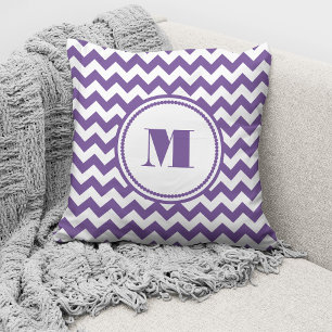 Monogrammed Paarse Chevron Striped Pattern Kussen