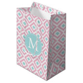Monogrammed Pink en Mint Diamonds Ikat Pattern Medium Cadeauzakje (Voorkant Gekanteld)