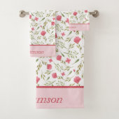 Monogrammed Pink Green Floral Bad Handdoek (Insitu)