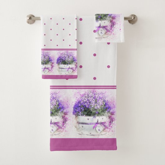 Monogrammed Pink Lavender Floral Polka dot Bad Handdoek (Insitu)