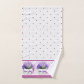 Monogrammed Pink Lavender Floral Polka dot Bad Handdoek (Handdoek)