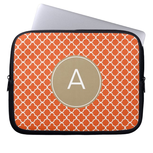 Monogrammed Quatrefoil Pattern Laptop Sleeve (Voorkant)