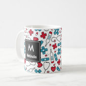 Monogrammed Red Blue Nurse Pattern Koffiemok (Voorkant links)