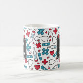 Monogrammed Red Blue Nurse Pattern Koffiemok (Center)