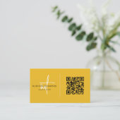 Monogrammed Script Typografie Mosterd QR Code Visitekaartje (Staand voorkant)