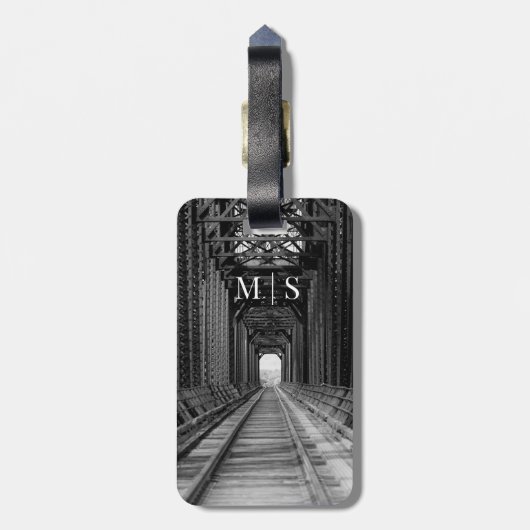 Monogrammed Trestle Bridge in zwart-wit Bagagelabel (Achterkant verticaal)