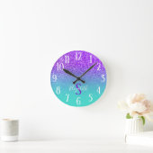 Monogrammed Turquoise en Violet Glitter Ombre Ronde Klok (Huis)