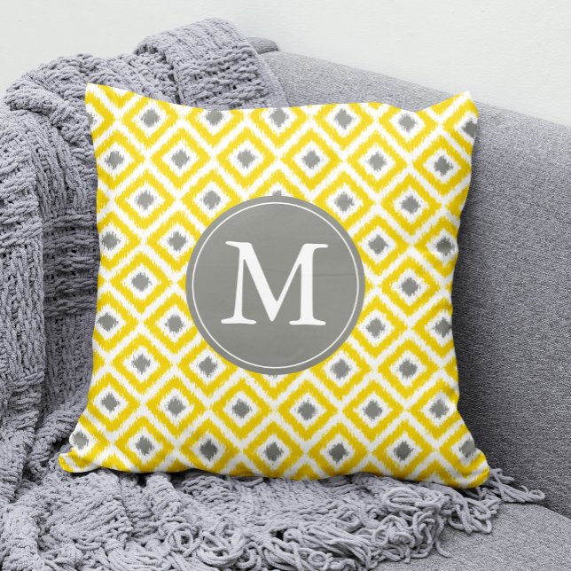 Monogrammed Yellow Grey Diamonds Ikat Pattern Kussen (Creator heeft geüpload)