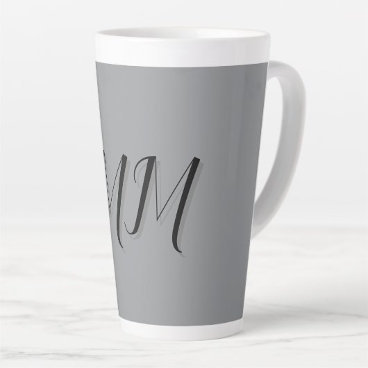 Monogrammed zwart grijs kalligrafie latte mok (Rechterhoek)