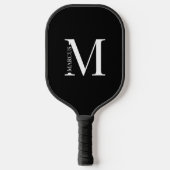 Monogrammed Zwart met Elegant Serif Initiaal Pickleball Paddle (Voorkant)