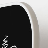 Monogrammed zwarte pickleball paddle (Links Detail)