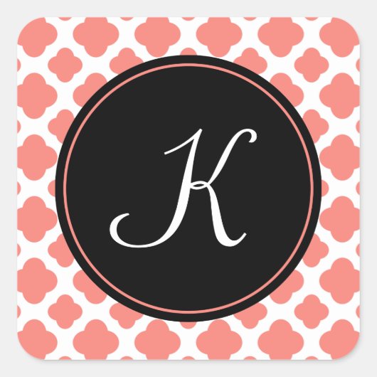 Monogrammen koraalroze quatrefoliepatroon vierkante sticker (Voorkant)