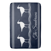 Monogrammen Naam Zandpipers Navy Blue Bath Mat (Voorkant Verticaal)
