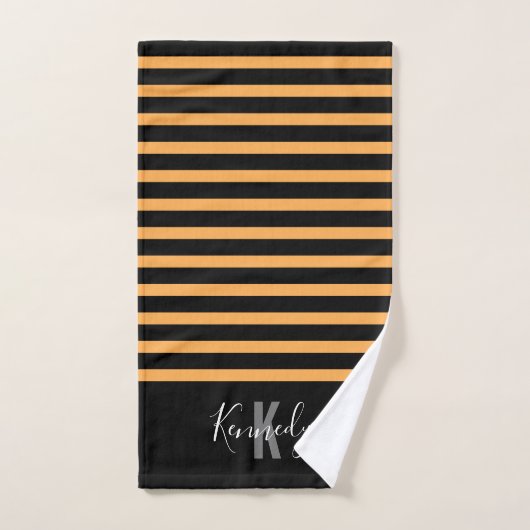 Monogramnaam zwart en Oranje Stripes Pattern  Bad Handdoek (Handdoek)